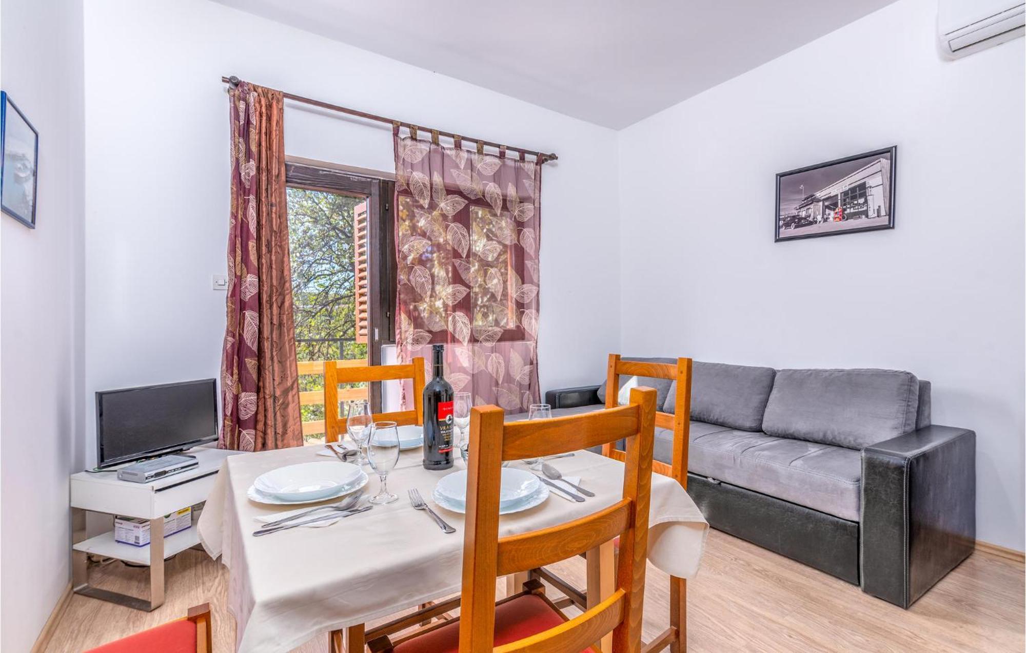 Gorgeous Apartment In Krk With Kitchen クルク エクステリア 写真