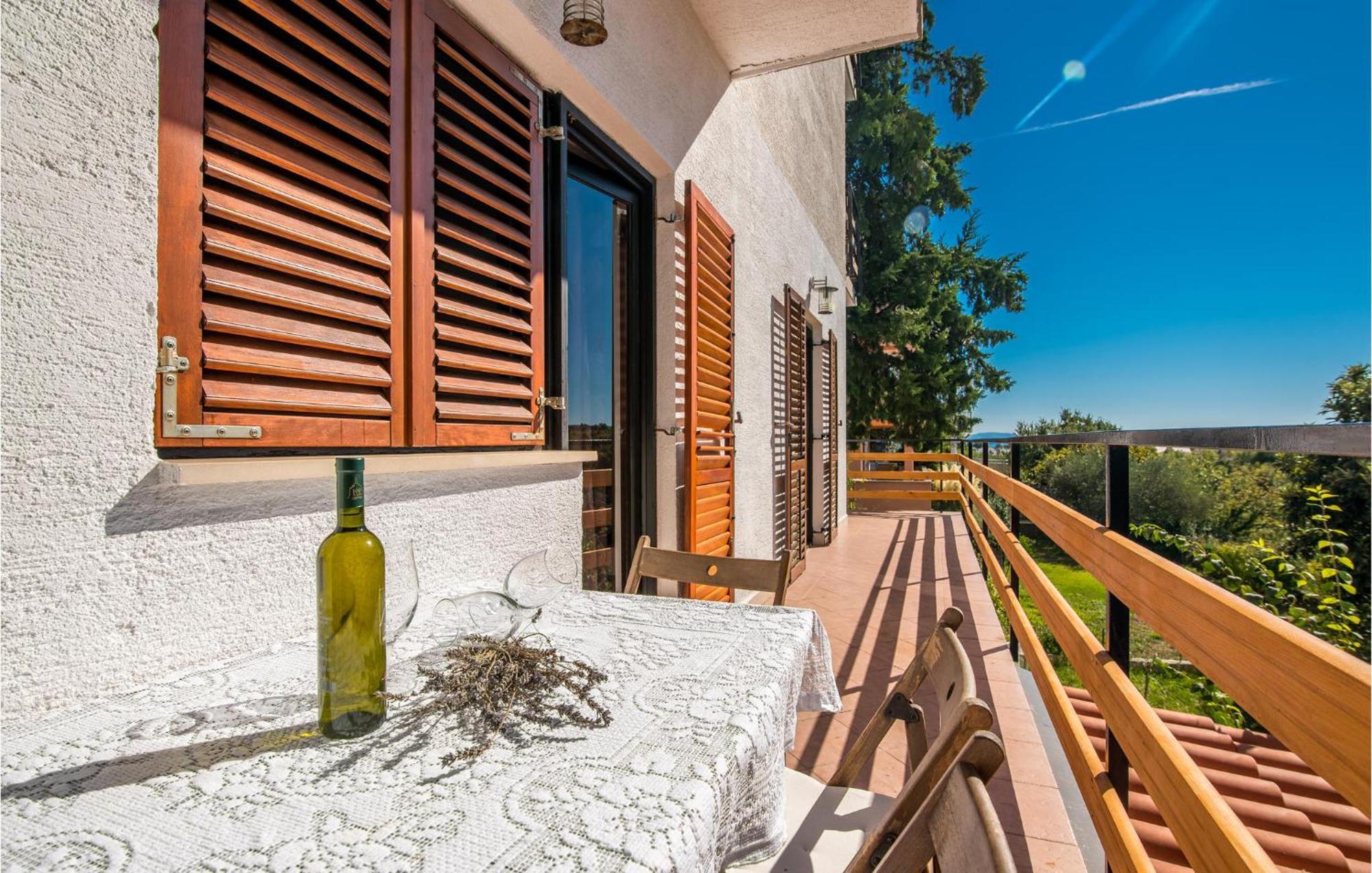Gorgeous Apartment In Krk With Kitchen クルク エクステリア 写真
