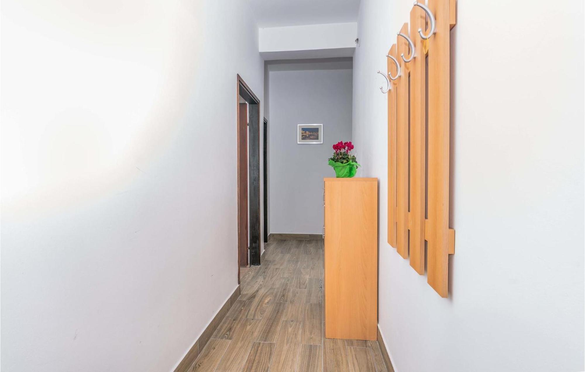 Gorgeous Apartment In Krk With Kitchen クルク エクステリア 写真